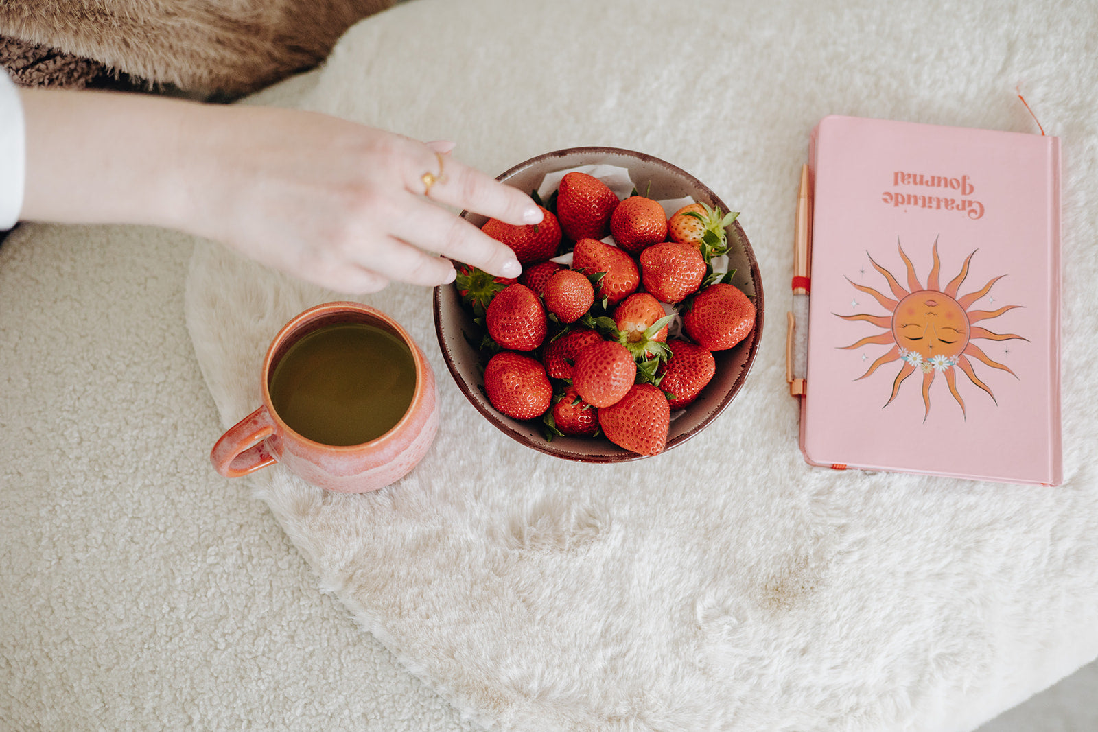 Erdbeeren, Matcha, Keramiktasse handmade, Journal, Journaling- Ritual Couch