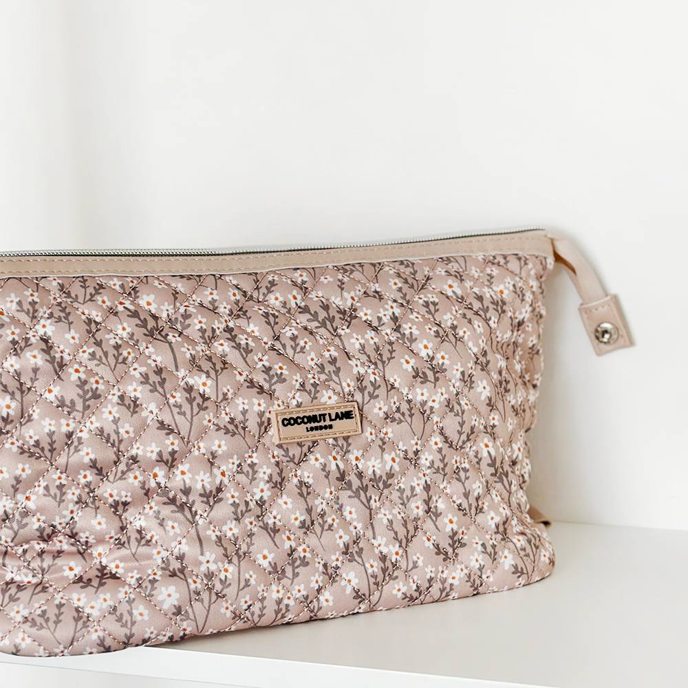 Magic Lifestyle Beutel — gesteppte nackte Blumen