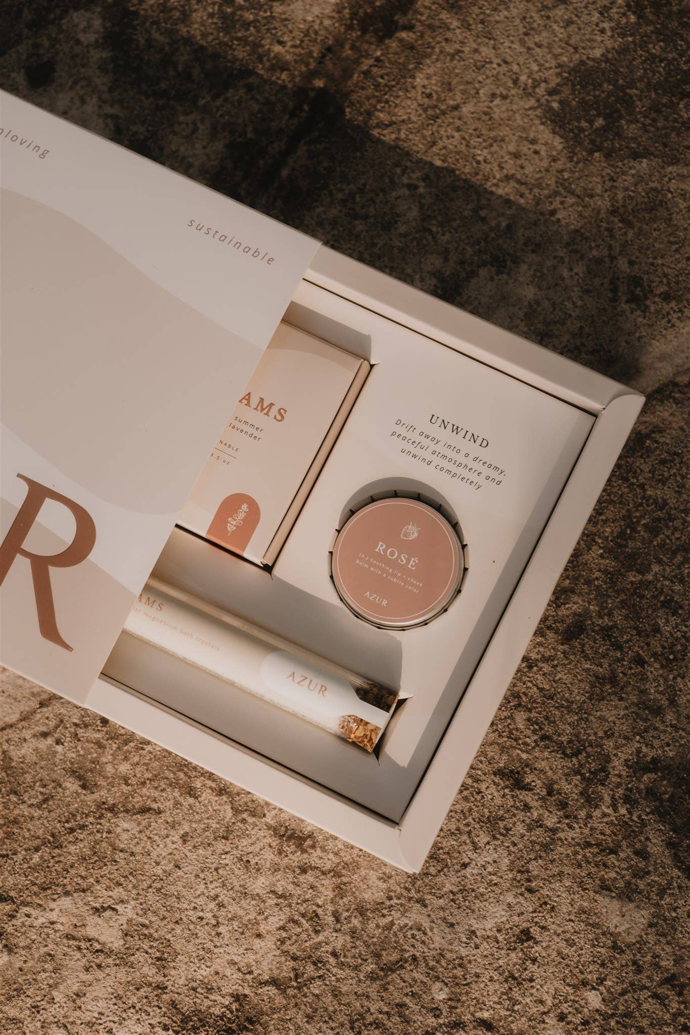 UNWIND Geschenkbox – Wellness Geschenkset mit Seife, Lippenpflege & Badezusatz
