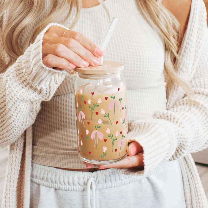 "Sweet Bow Bloom" Cup – Glasbecher mit Bambusdeckel & Glasstrohhalm
