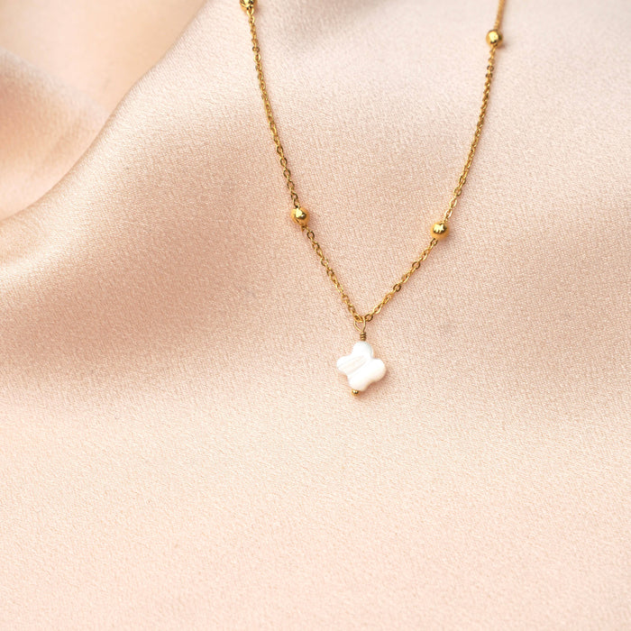 Halskette mit Klee-Anhänger aus Perlmutt & Edelstahl