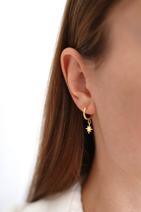 Kleine Creolen aus Edelstahl mit Sternanhänger