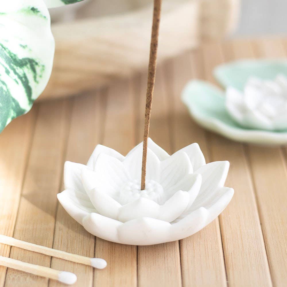 Lotus Räucherstäbchenhalter aus Keramik – Weiße Lotusblüte