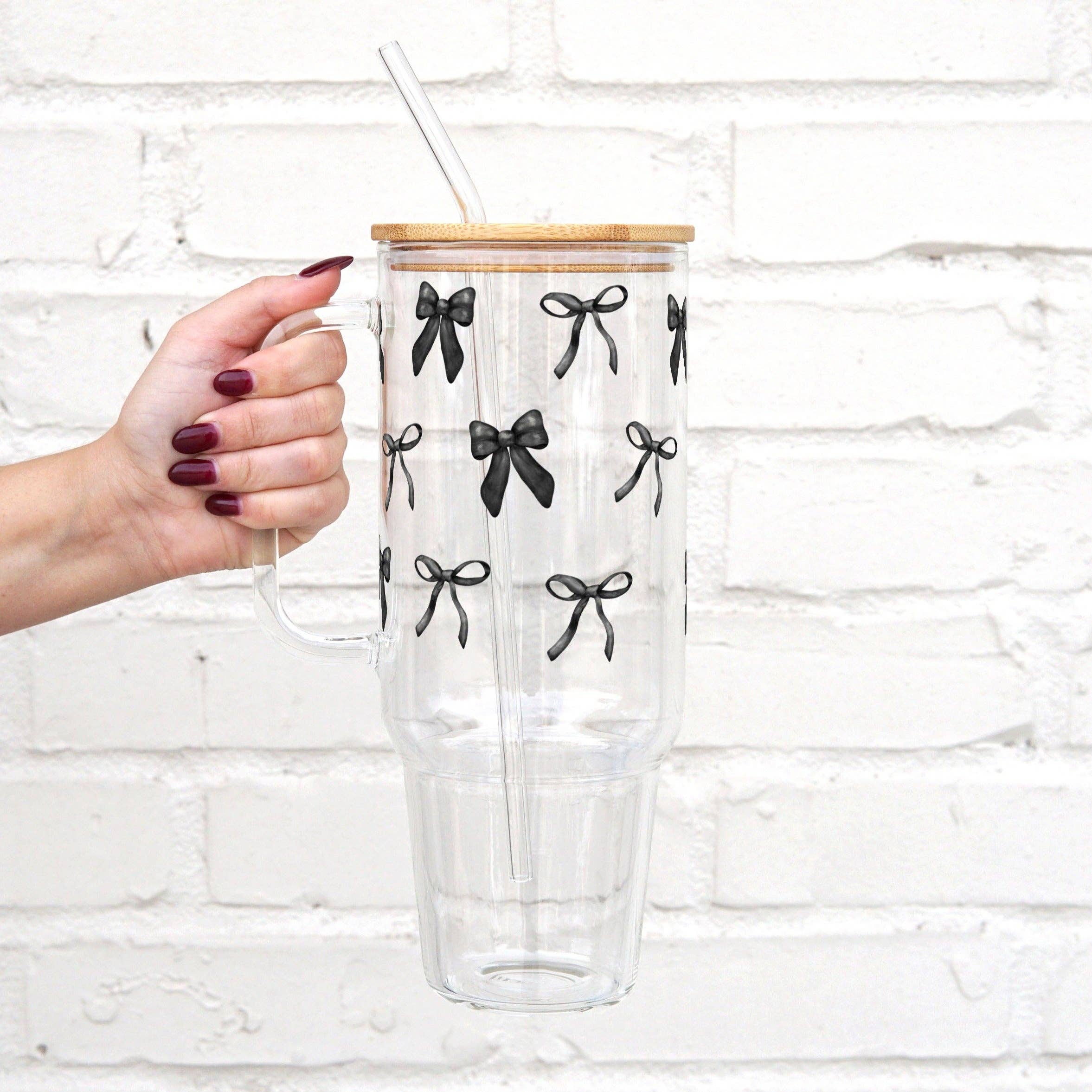 "Noir Bow" - Big Cup mit Bambusdeckel, Griff und Glasstrohhalm