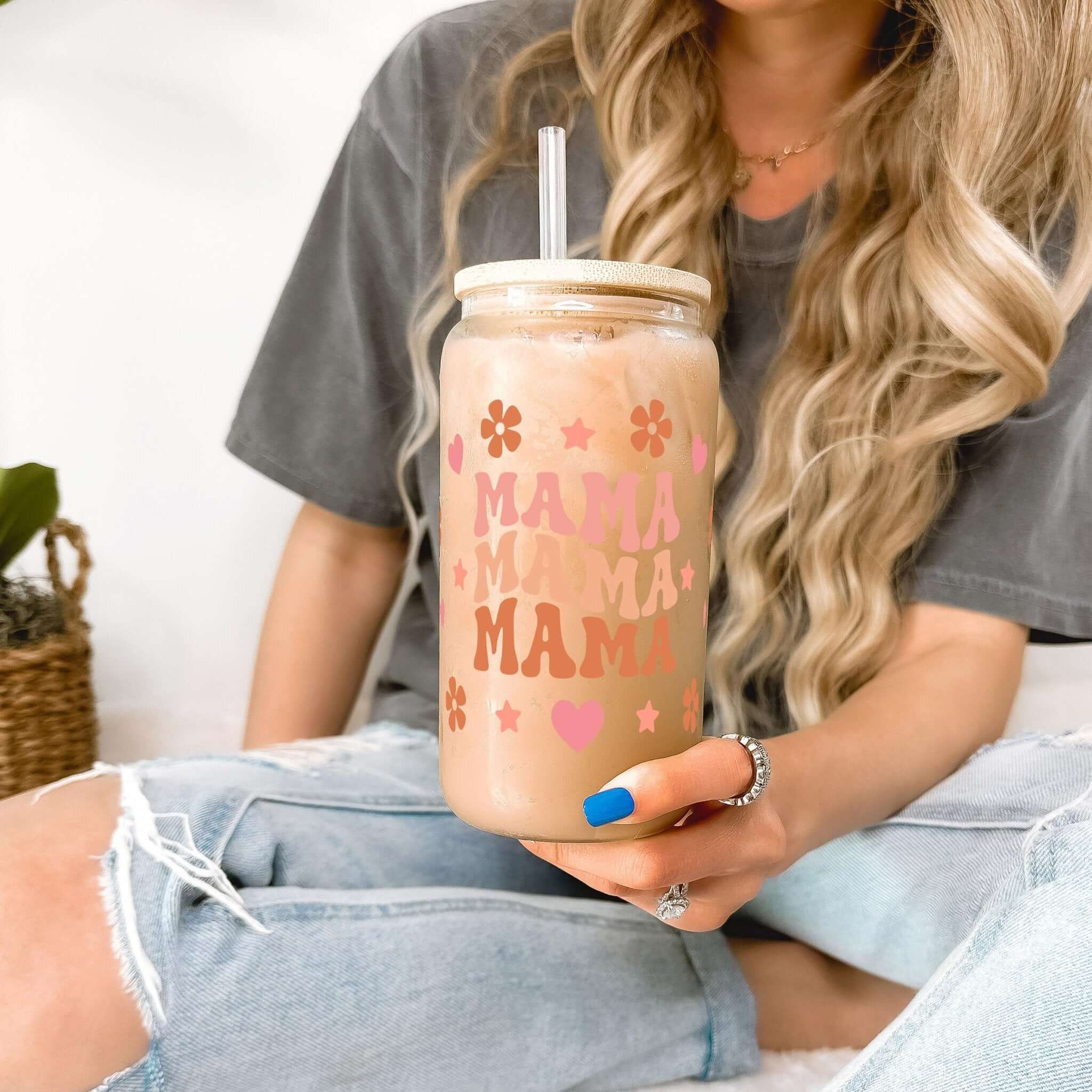 "Mama Signature Cup" – Glasbecher mit Bambusdeckel & Glasstrohhalm