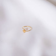 Damenring aus Stahl mit Kleeblatt, verstellbarer Edelstahlring für alle Anlässe, wasserdicht und elegant.
