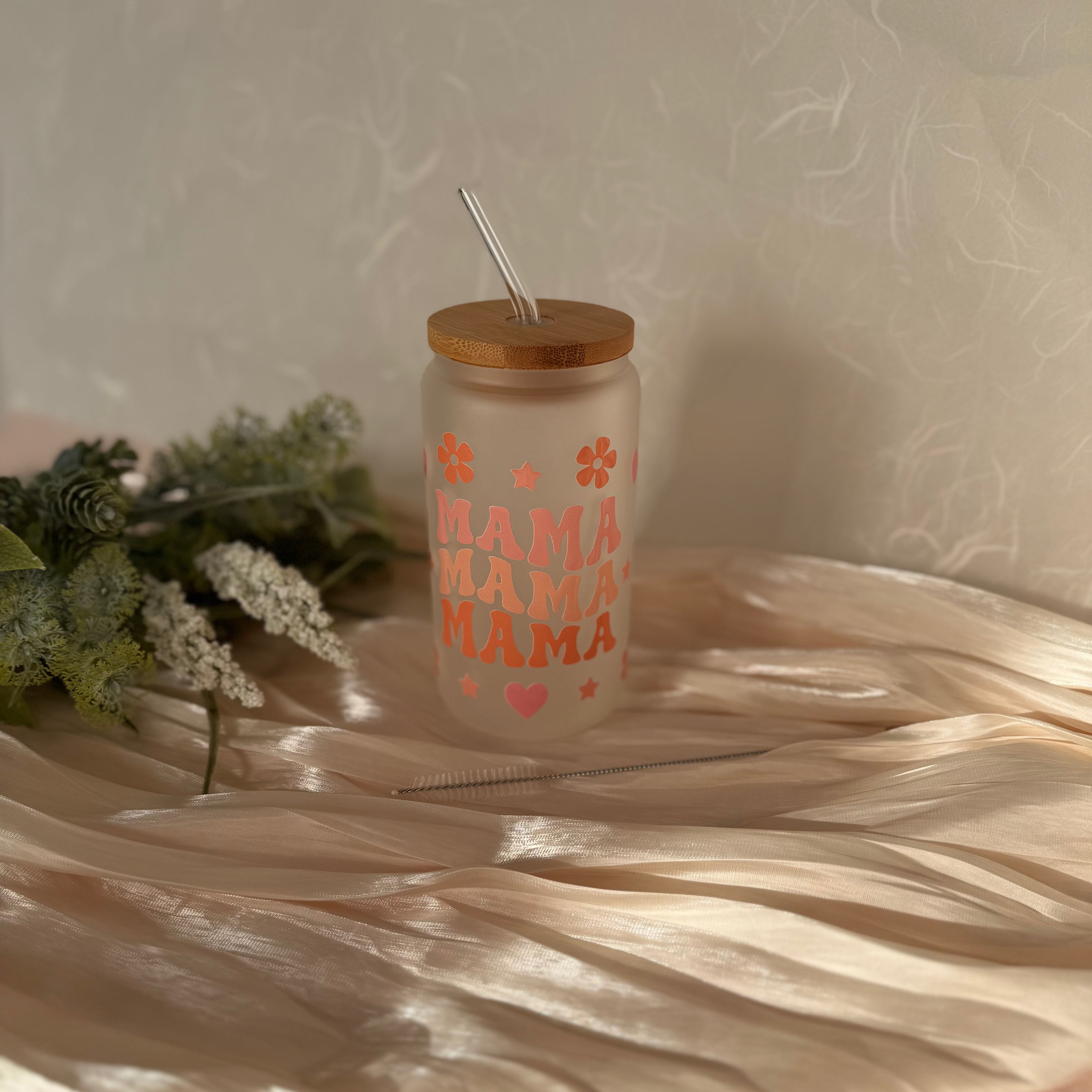 "Mama Signature Cup" – Glasbecher mit Bambusdeckel & Glasstrohhalm