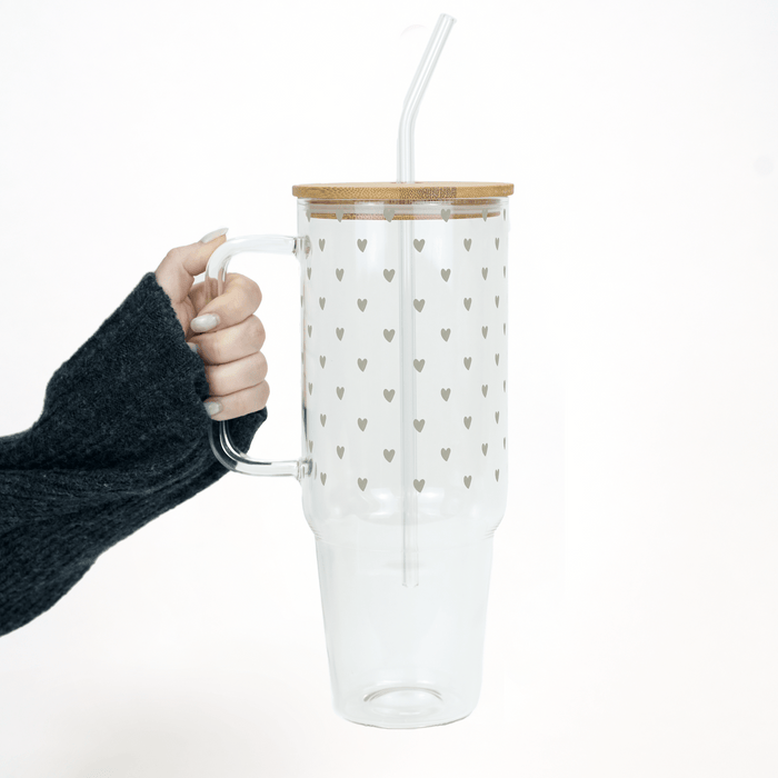 Sagefarbener Herzbecher mit Deckel und Strohhalm 1000ml