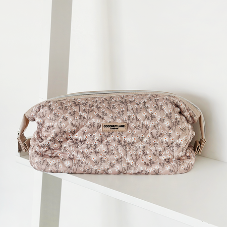 Magic Lifestyle Beutel — gesteppte nackte Blumen