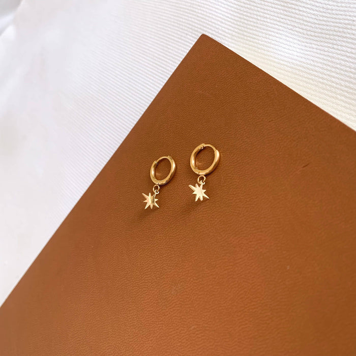 Kleine Creolen aus Edelstahl mit Sternanhänger