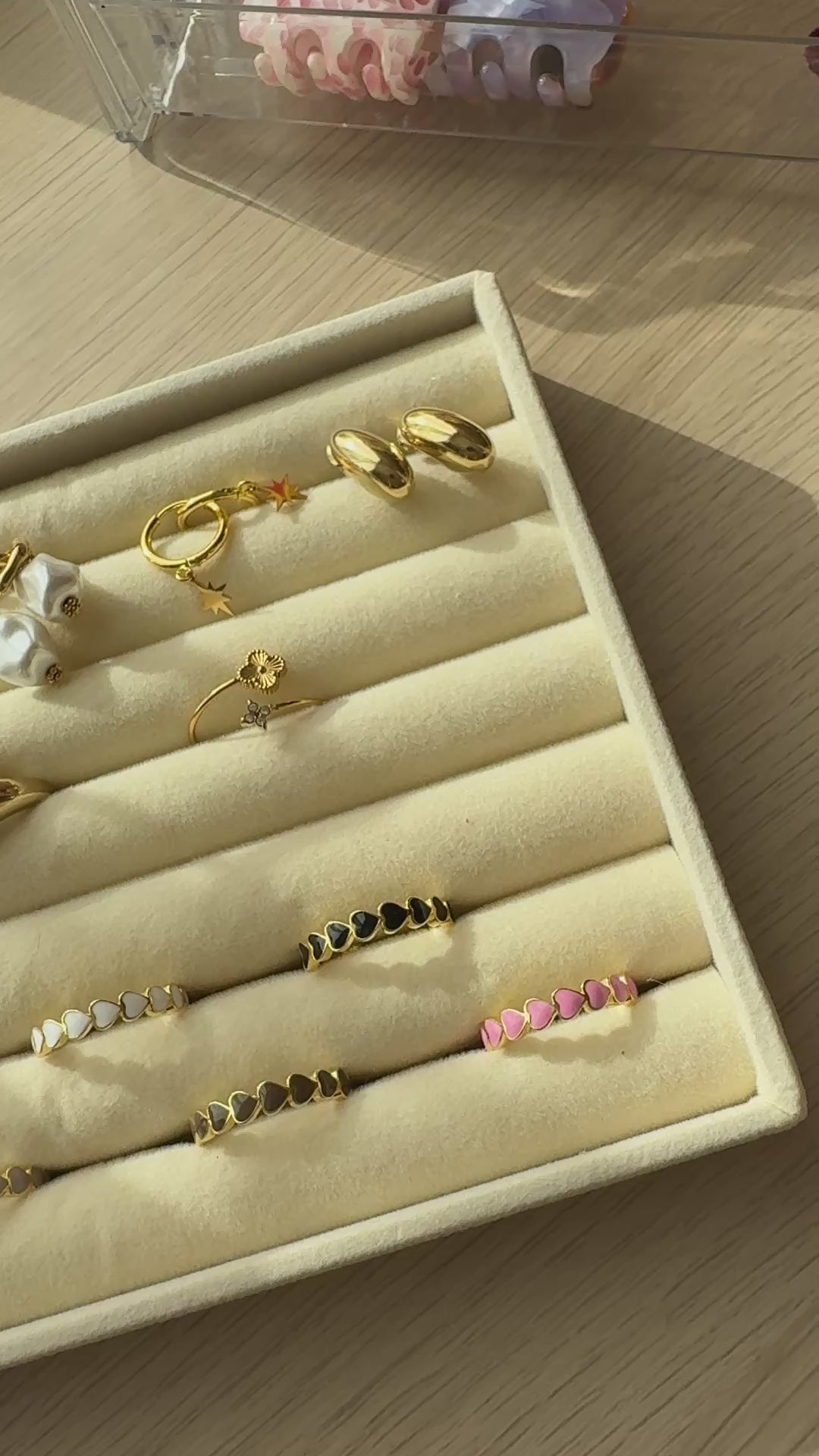 Video laden: Ring „The Heart Taupe“ – vergoldet 18 Karat